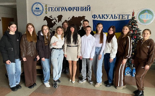 Спільне фото та передріздвяний настрій на географічному факультеті ТНПУ.